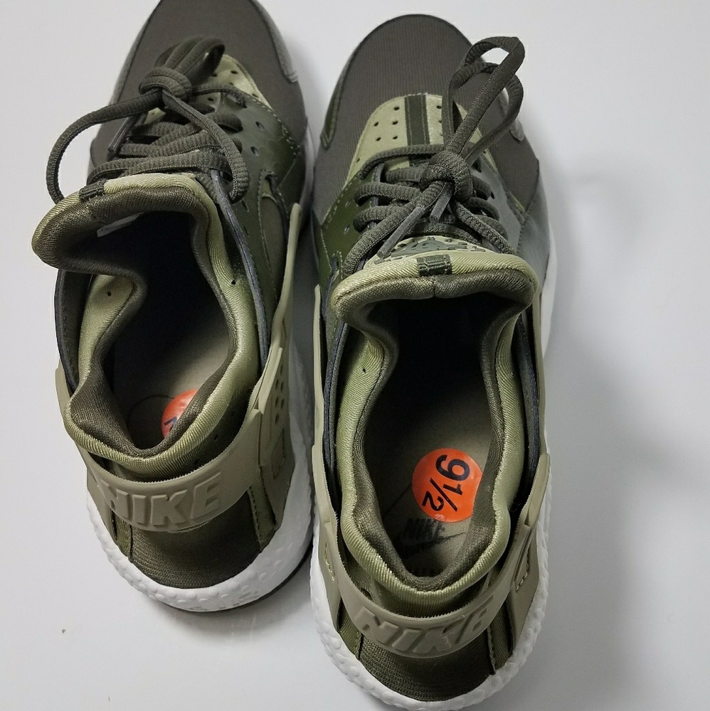 Nike Huarache Elite W Olive satin leather shoe - Picture 4 of 8